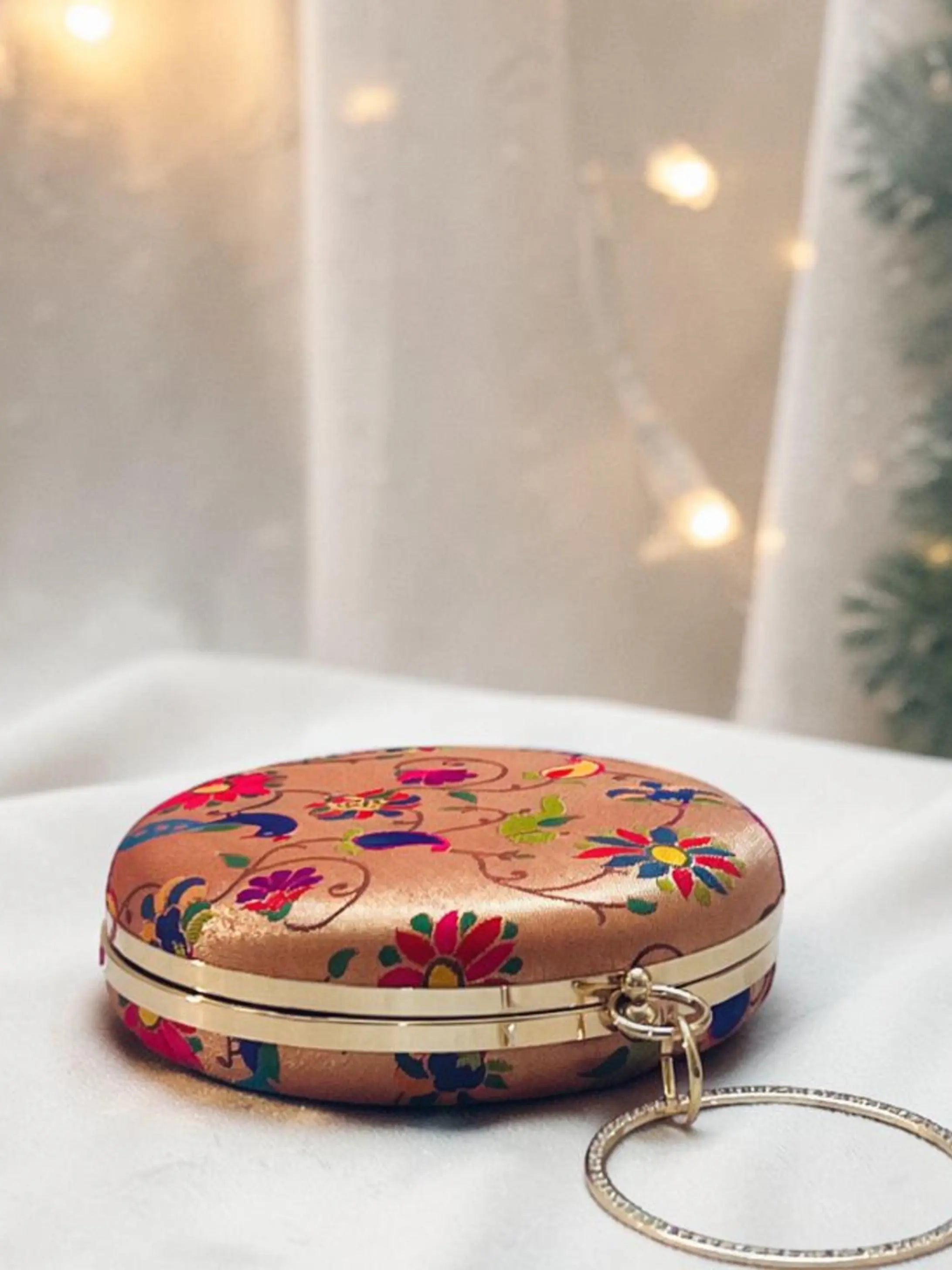 Meher Ring Clutch - Paithani Silk YuvaStree