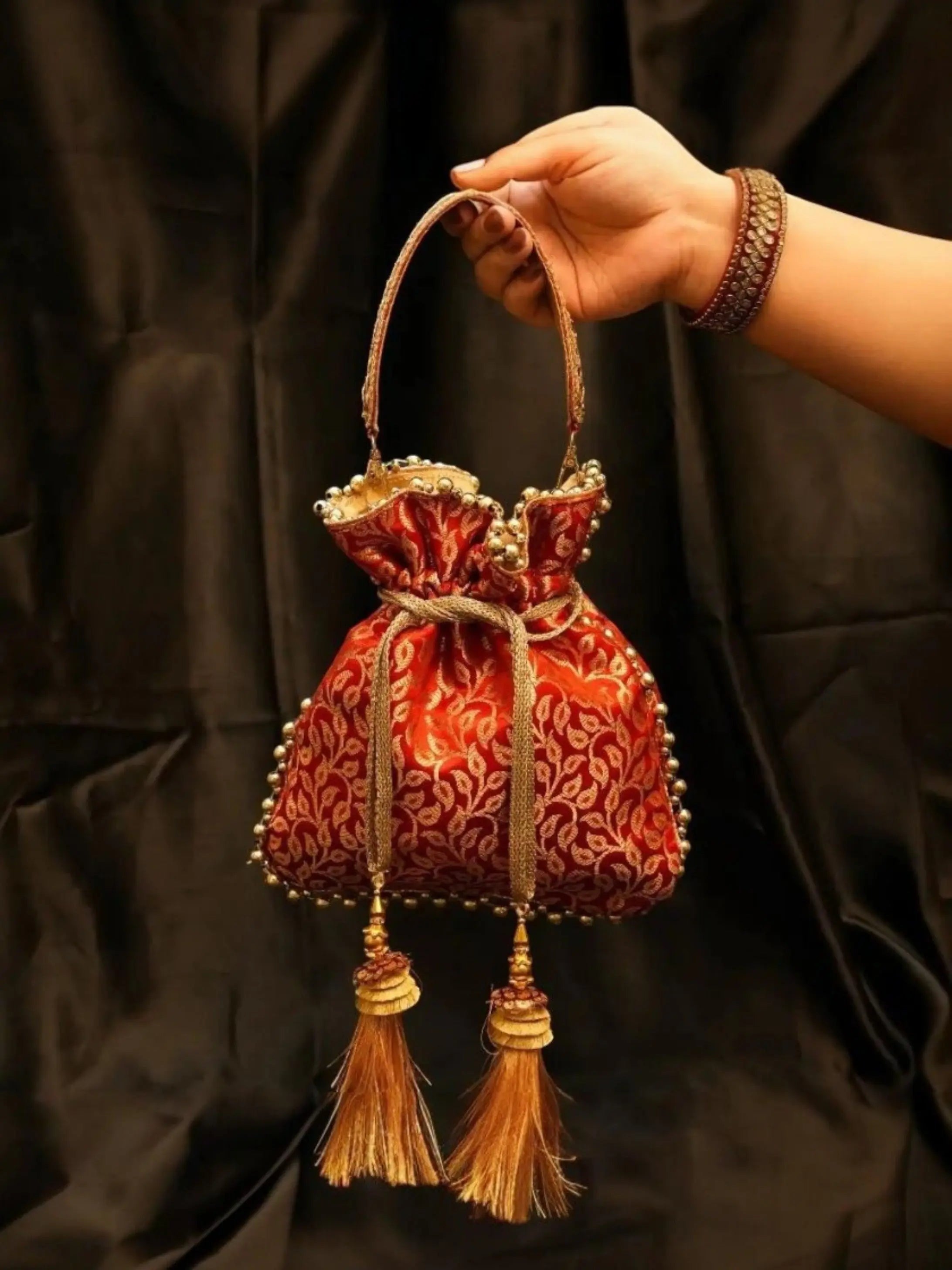 Anaira Potli – Ruby Gleam YuvaStree